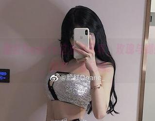 微密圈 - 脸红Dearie这私房写真，玫瑰与蝴蝶的组合，别有一番风味。
