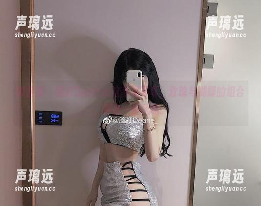 脸红Dearie 微密圈 - 脸红Dearie这私房写真,玫瑰与蝴蝶的组合,别有一番风味。