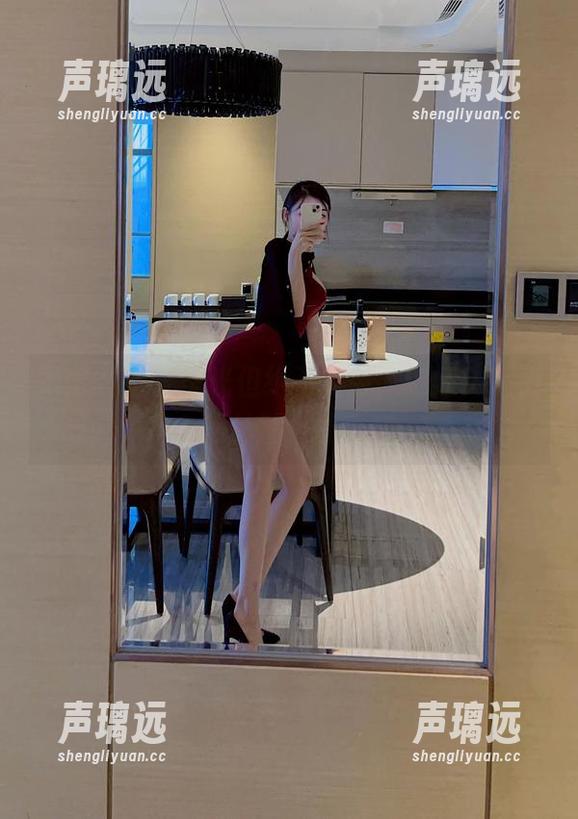 微密圈 - 无圣光但绝不简单，脸红Dearie黑丝图包的诱惑