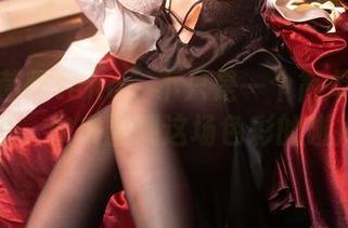 白丝与菌烨tako：不只是一个简单的写真集分享，快来围观这场色彩的碰撞吧。