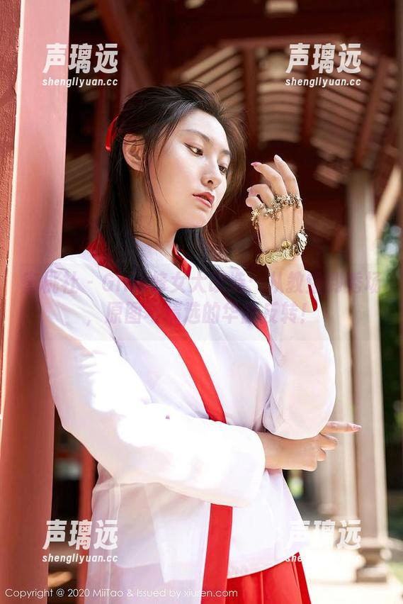 蜜桃社 - Gina修女大改造：从教堂到秀场，原图与精选的华丽反转！