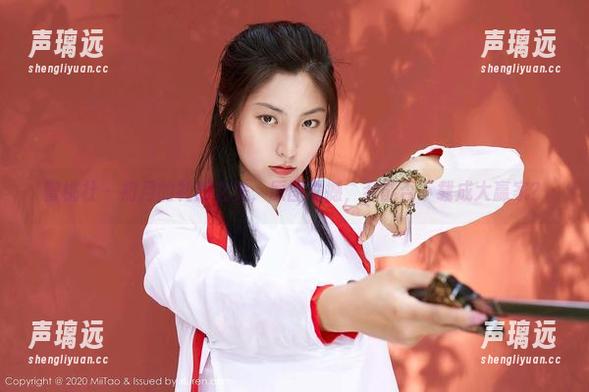 蜜桃社 - 初月的礼服之美，原图震撼，我能否下载成大赢家？