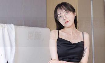 袜啵啵 - 跟随泡芙的脚步：裸足花絮图包更新，趣味无穷