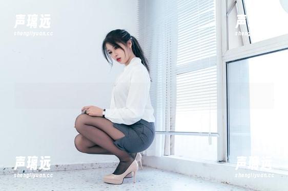 谁能抗拒这样的福利？轩萧学姐的眼镜娘原图信仰已经扎根了。