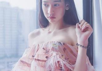 轰趴猫 - 曲曲美脚大揭露！想下载原图，看谁能抵挡！