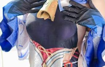 白色睡衣和里见年一，命中注定的免费照片冒险