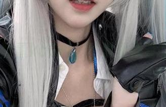 黑丝OL阿薰kaOri，写真里藏着的另一面