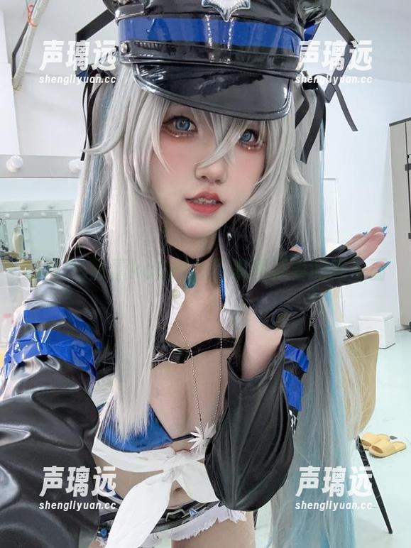 黑丝OL阿薰kaOri，写真里藏着的另一面