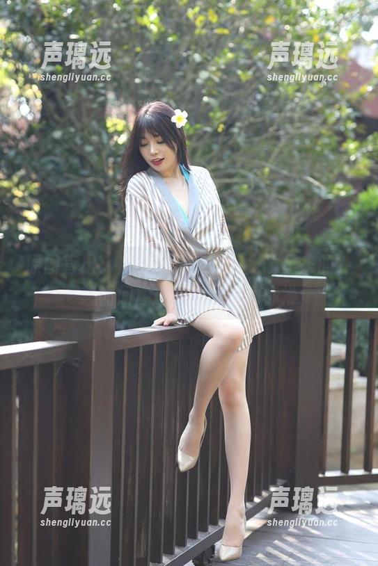 原图直出：那身白色制服，是哪里来的？想问问魔镜街拍的选角标准